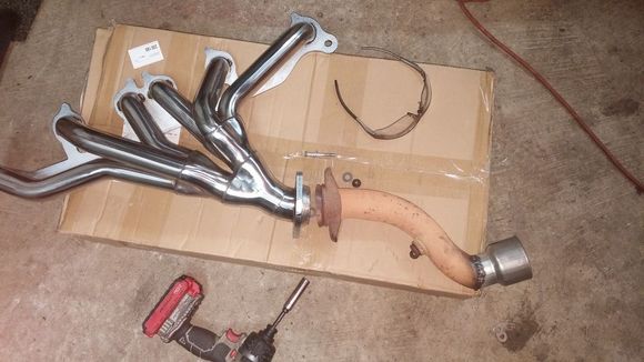 Header + stock downpipe from the 96 Grand Cherokee engine + 2" to 2.5" adapter from the parts store.