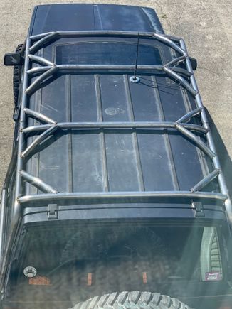 This is how I triangulated the roof cross bars. 