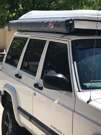 Low enough profile it fits in a standard garage for XJs with up to 4 inches of lift