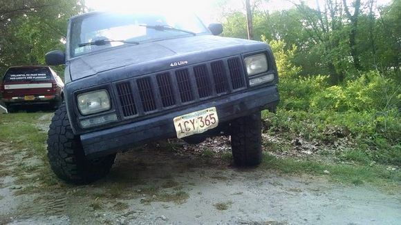 hide yo curbs, hide yo rocks, hide your stumps, hide yo loading ramps, cuz these Jeeps are tryina flex on everythang