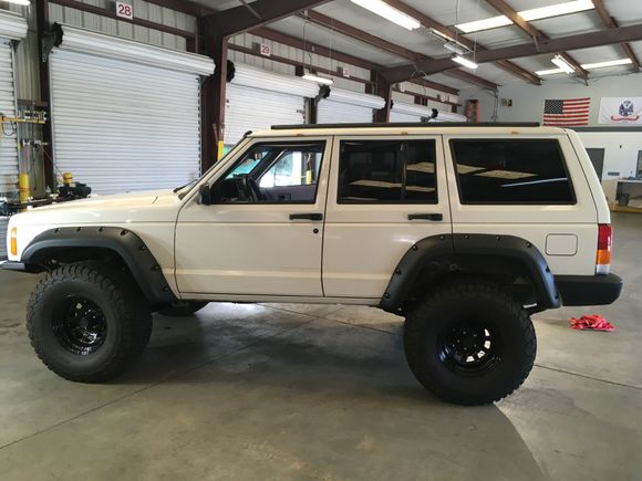 At the shipping facility for the heep's Alaskan voyage.  Unfortunately the roof rack was unable to make the journey.