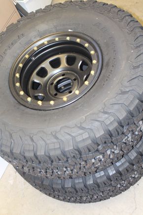 33 X 12.50's on 15's, the bead lip is going to be painted red to match the red and semi gloss black plan for the paint.