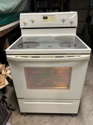Got this old oven from my aunt. This is going to be my powder coating over! I made a cable for it to work on my welder receptacle. 