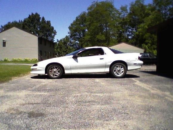 Ok so you are probably wondering why there is a Camaro on a Cherokee page?? Well, I sold my green 94 for $1000, Bought this Camaro for $500, and traded this Camaro for my current Jeep... Yeah I pretty much stole it lol