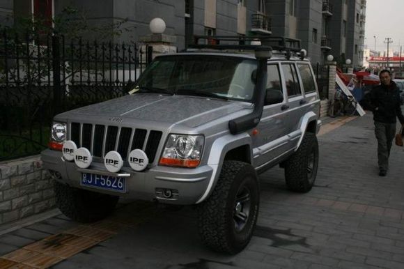2005 Jeep 2500 from CHINA, they had a deal through Daimler/Mercedes and have some other cool things running around there