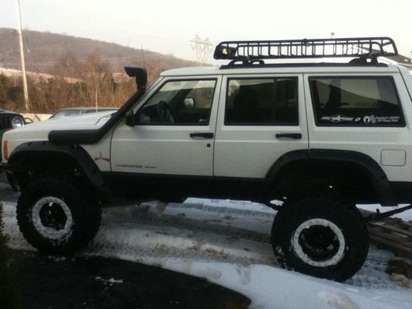 before high lift jack and axe mount
