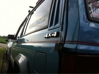 Plum crazy (cf vendor) antenna mnt w/ wilson 4' flex antenna. Awesome for trails.