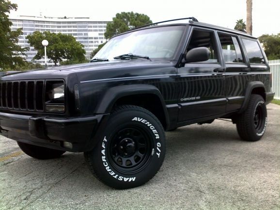 15x8 black rock steelies 4" BS on the rear 4.75" BS front

235/70r15 MasterCraft Avenger Gt