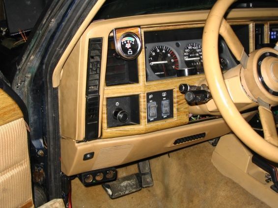 aux. bat. volt meter
foglight switch
rear def. is now another switch turns on with hi-beams 
single black switch for interior lights
12 V sockets (aux. bat.)