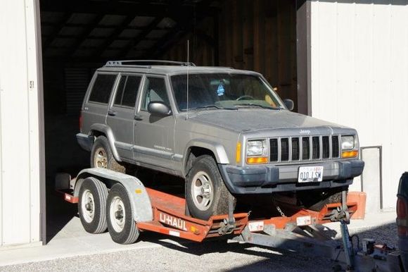 My '01 XJ has arrived! She'll be in that garage for a few months now while I rebuild the engine and do a few other things.
