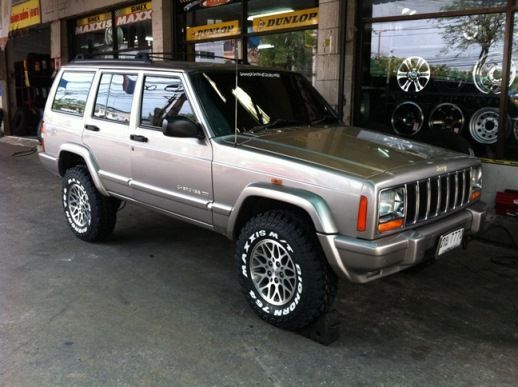 2001 XJ
1" Polyurethane Bushes Coil Spacer - Front
Pro Comp ES1000 Shocks
Maxxis 764 Mud  30/9.5/15