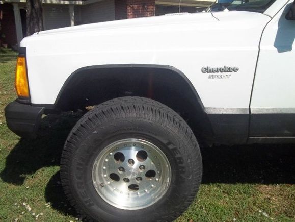 lcog lift aka low center of gravity and love it.
rides just like stock 1.5" front 1" rear with bump stops of course. theres a guy on here with 2.5" lift with 37" tires