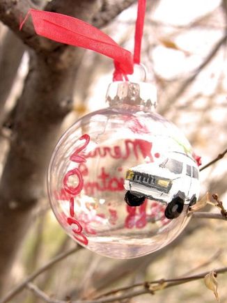 Another picture of the ornament. I love it!
