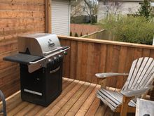 The barbecue by the wall
