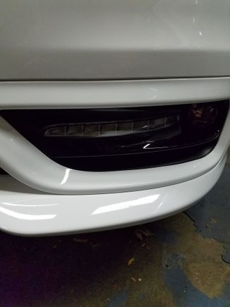 Fog light to the right... horizontal strip is what i can't figure out