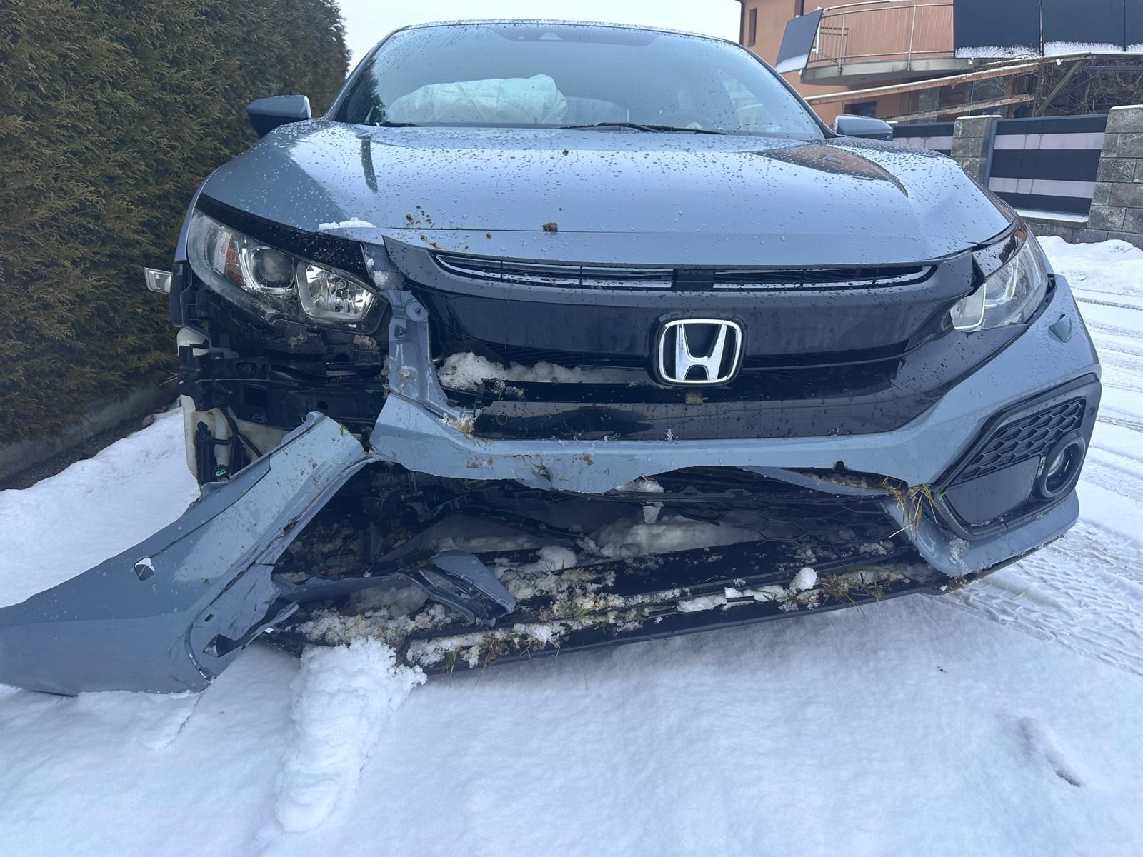 2018 Honda Civic - Crashed Honda Civic 2018 1.0 lieter Vtec - Used - VIN SHHFK6860HU017615 - 3 cyl - 2WD - Automatic - Hatchback - Gray - Pichel Bei Wels, Austria