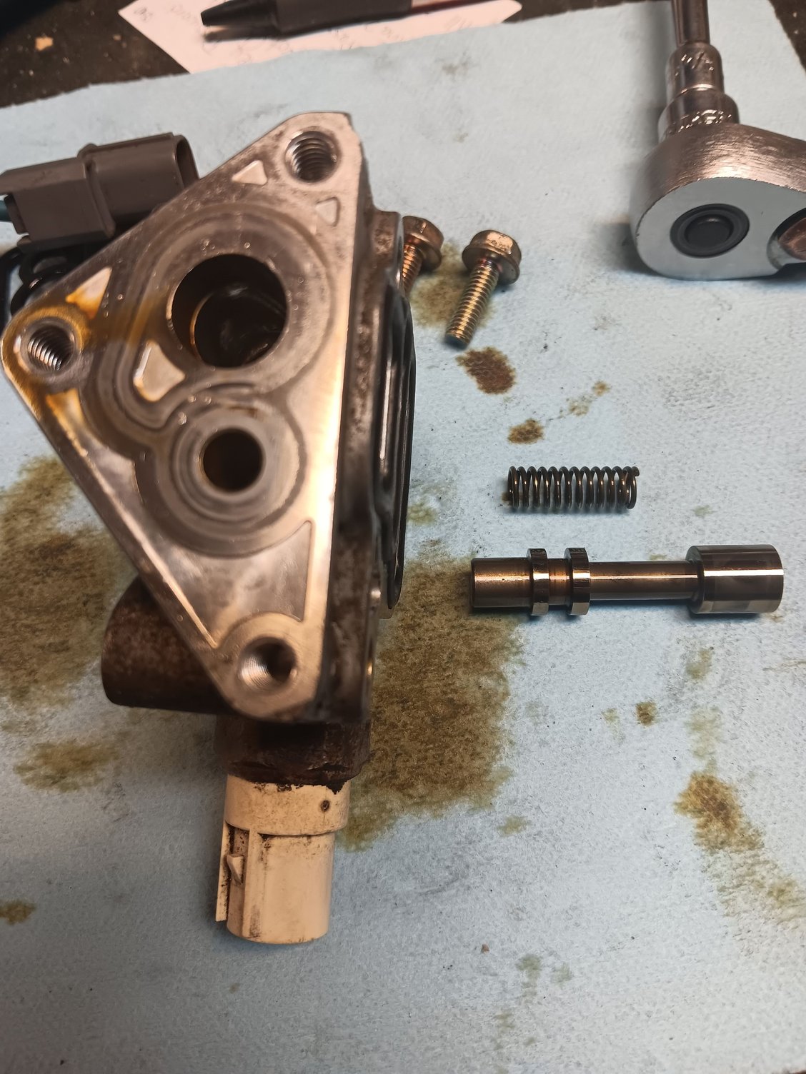 Plunger valve and return spring