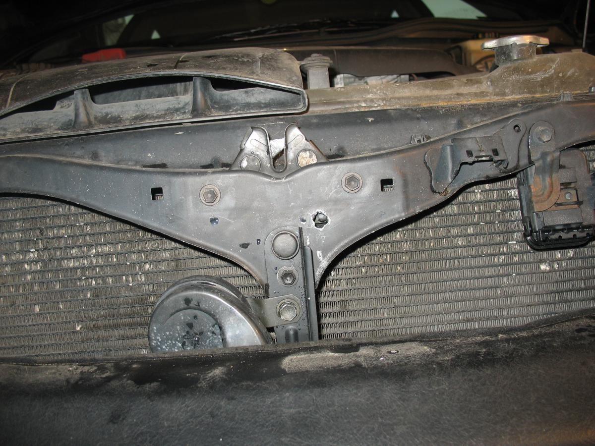 Total lockout help? Dead battery,door,trunk locks ...