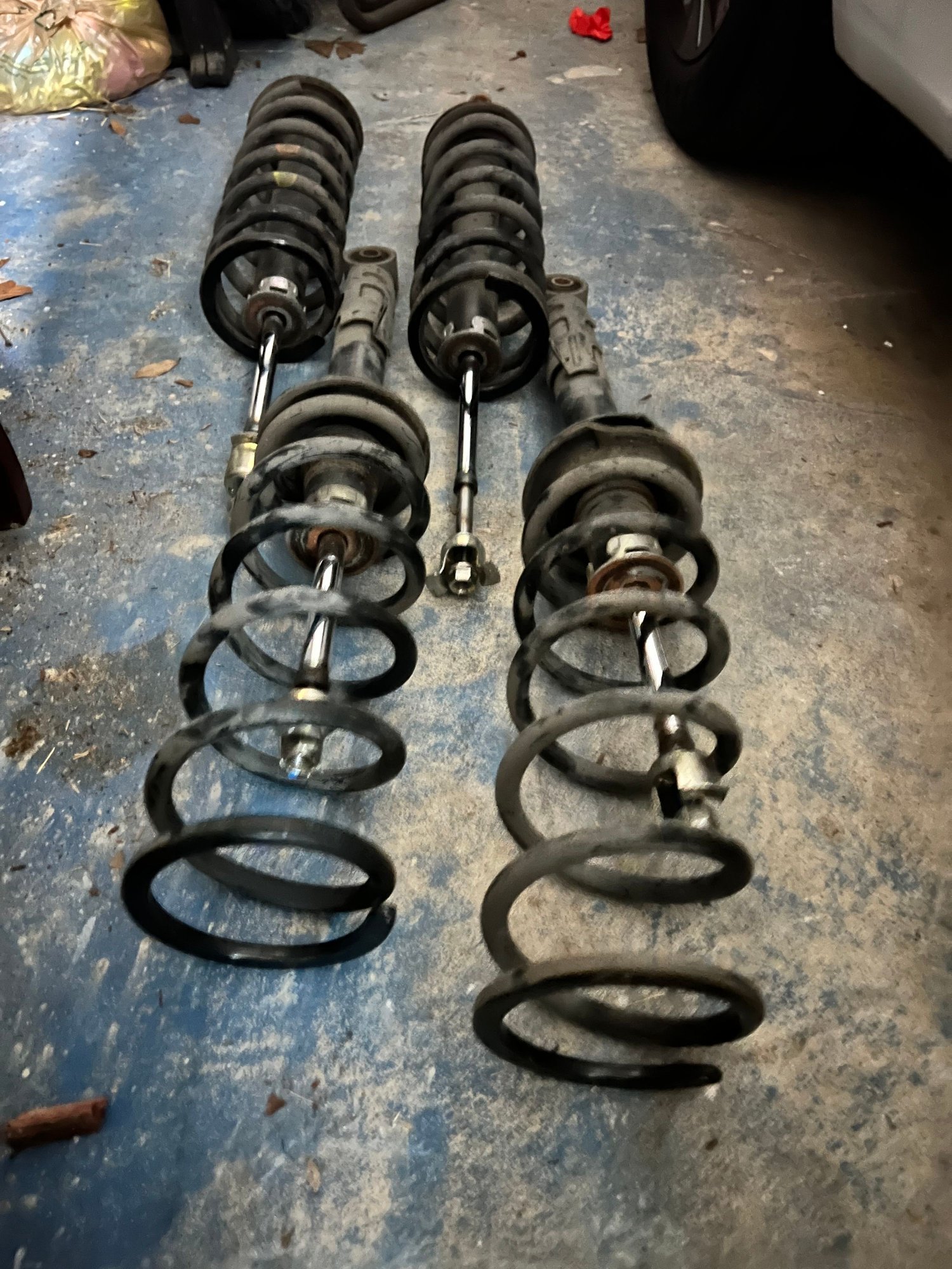 2006/2007 gs430 kyb shocks/struts w Oem springs. Shocks have 510,000