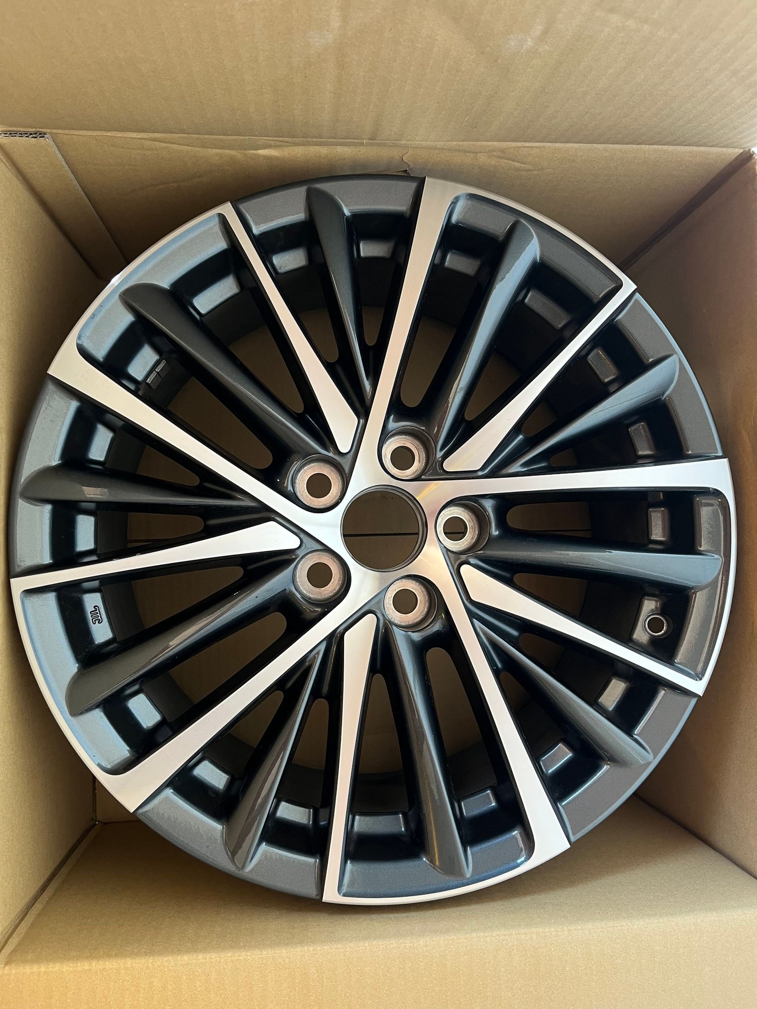 Wheels and Tires/Axles - Lexus OEM ES 18” Take-Off Wheels - Used - -1 to 2026  All Models - Lodi, CA 95240, United States
