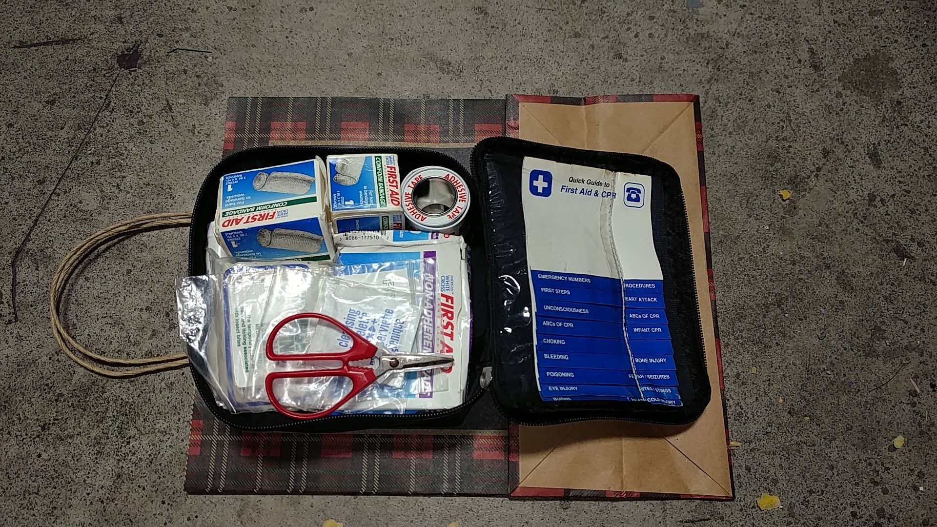 1999 Lexus GS400 - First aid kit - Accessories - $5 - Las Vegas, NV 89139, United States