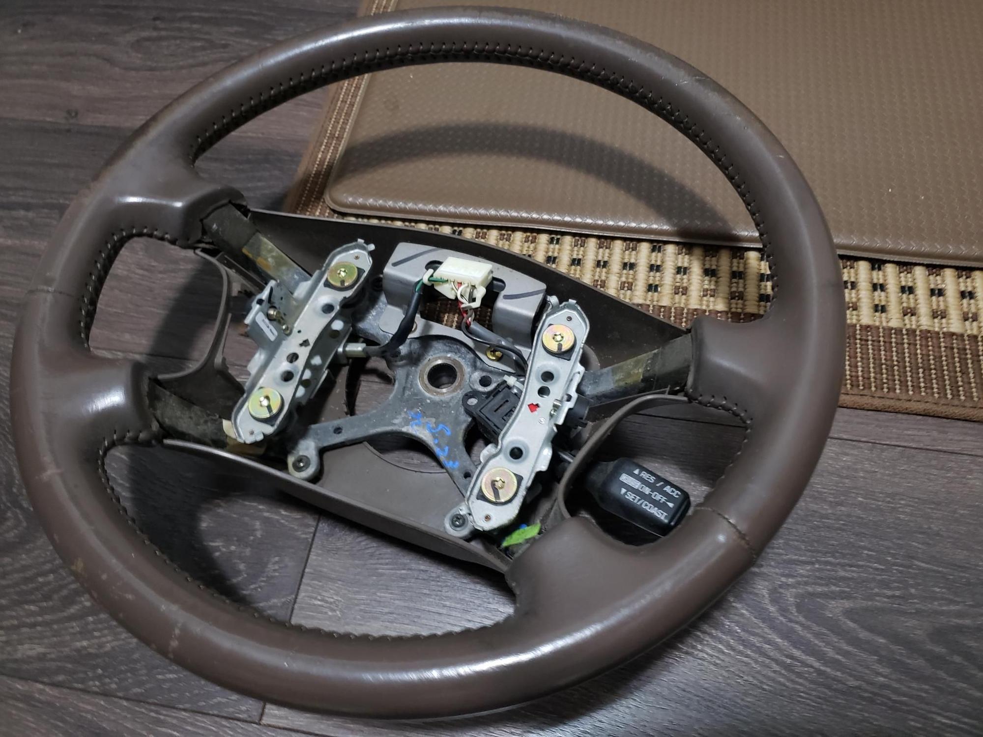 Interior/Upholstery - 1999 ES300 Steering Wheel - Used - 1999 to 2001 Lexus ES300 - Rogers, AR 72756, United States