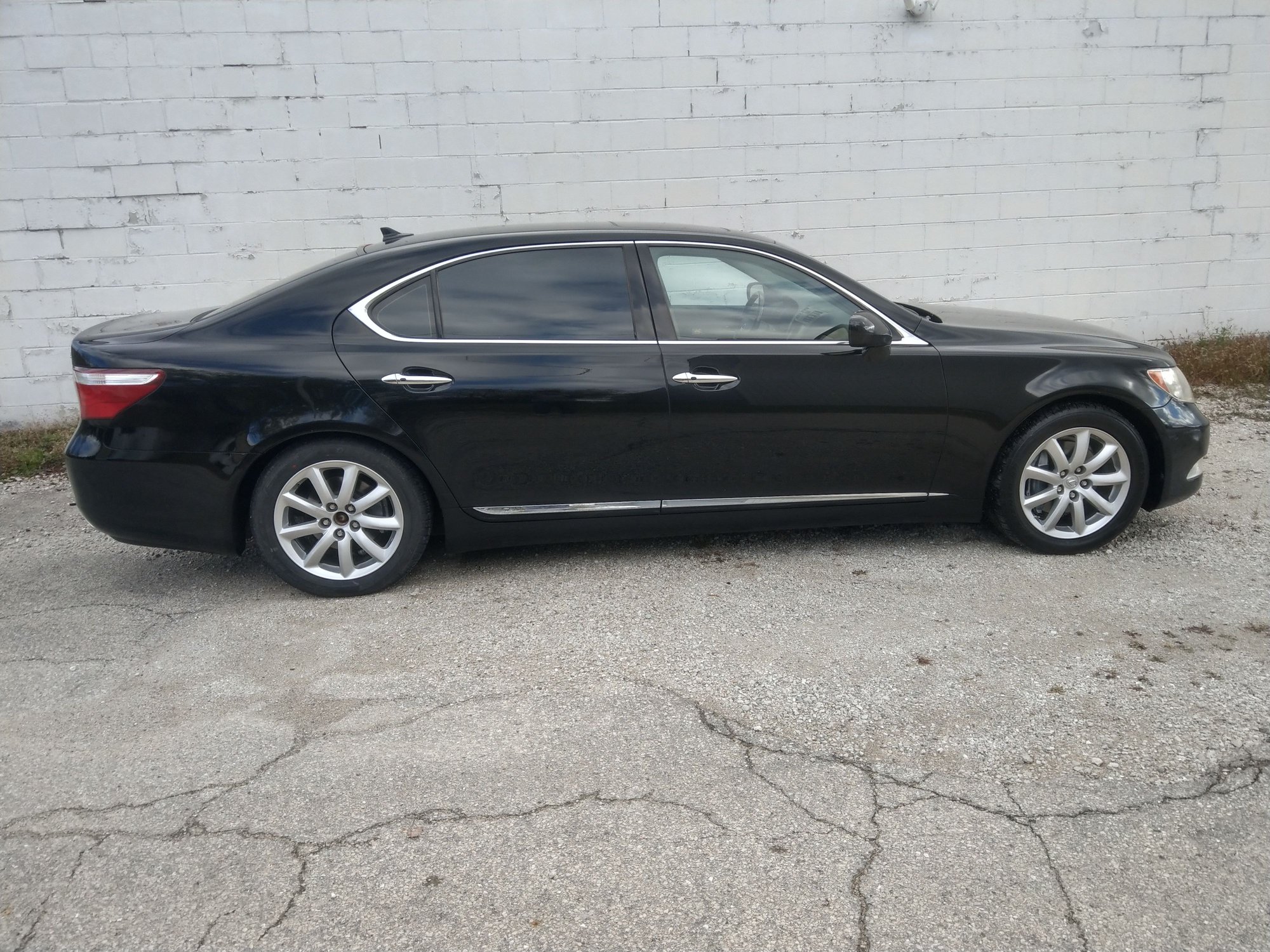 2007 Lexus LS460 - 2007 Lexus LS460L EXECUTIVE package, black on black - Used - VIN JTHGL46FX75007610 - 116,300 Miles - 8 cyl - 2WD - Automatic - Sedan - Black - Racine, WI 53402, United States