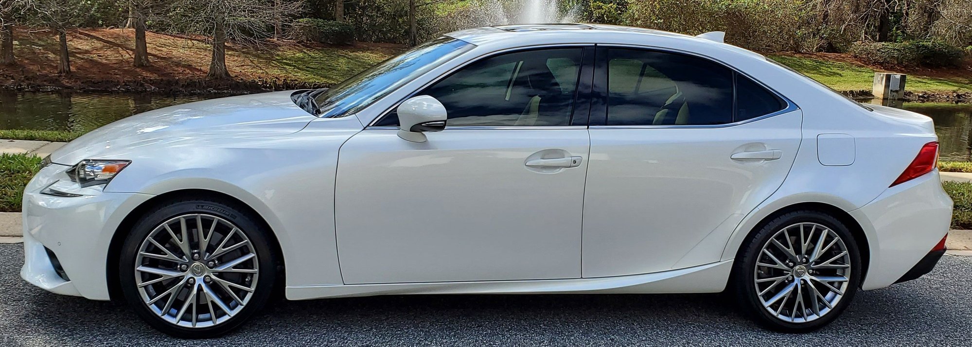 2016 Lexus IS200t - 2016 Lexus IS200T non-F-Sport - Used - VIN JTHBA1D28G5018006 - 28,200 Miles - 4 cyl - 2WD - Automatic - Sedan - White - Orlando, FL 32801, United States