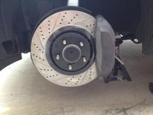 R1 Cross-drilled and slotted rotors.