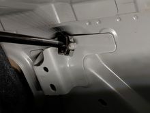 Left side showing unseated circlip.