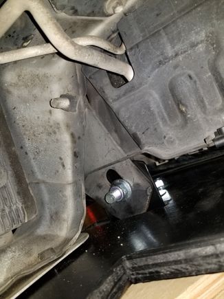 Chassis mounted splitter to tow points