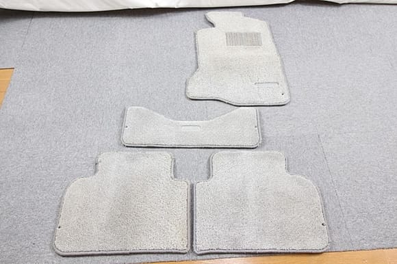 Series 3 floor mats, with seemingly very little use.