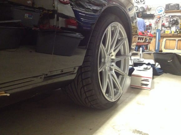 Staggered rims. 9.5" in the back 8.5" in the front