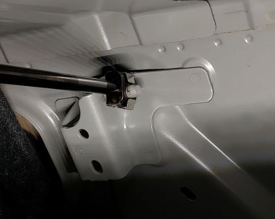 Left side showing unseated circlip.