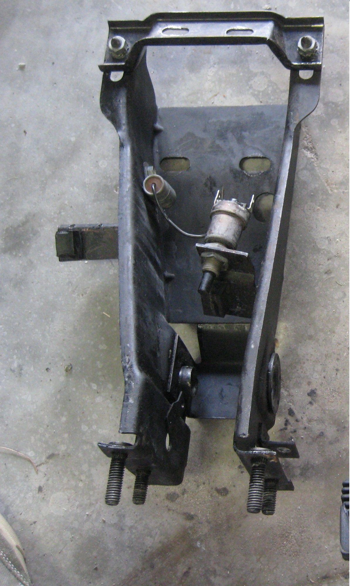C2 Does anyone sell a reproduction of the brake/clutch pedal mounting