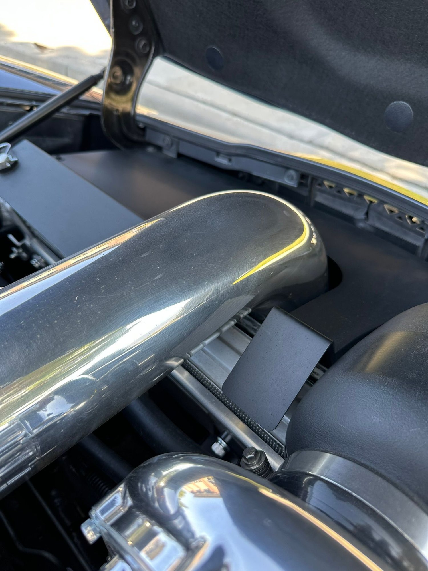 Area between the air filter housing and the intake