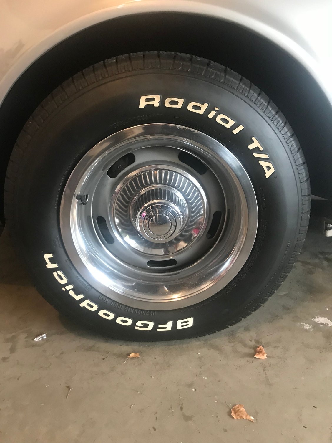 FS (For Sale) 1975 OEM Rally 4 wheel/tire set with center caps and