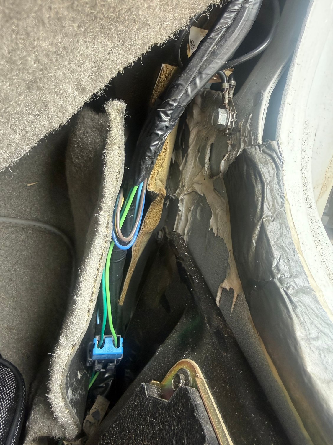 Passenger side ground