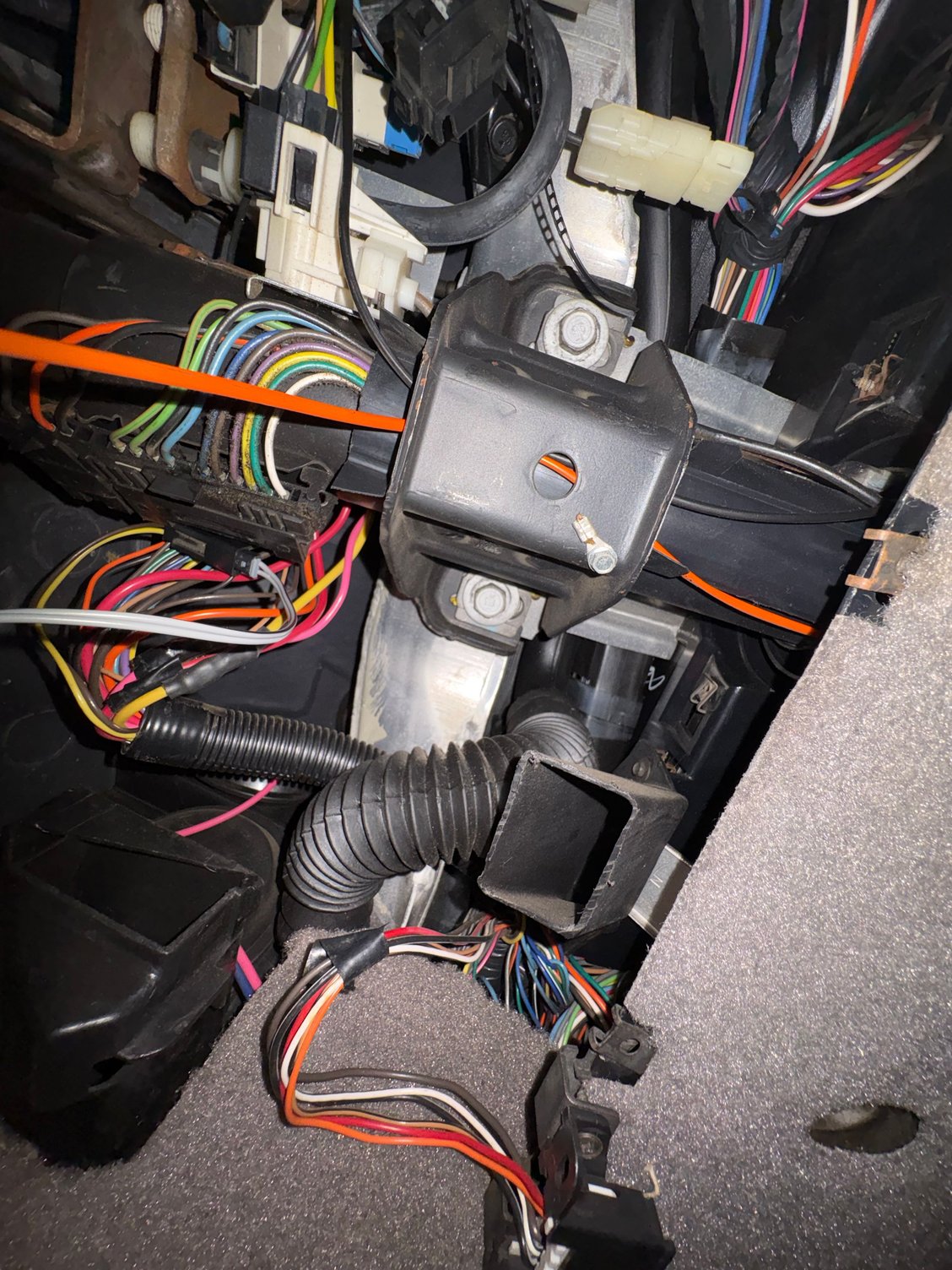 Photo of the torn ground on the metal support