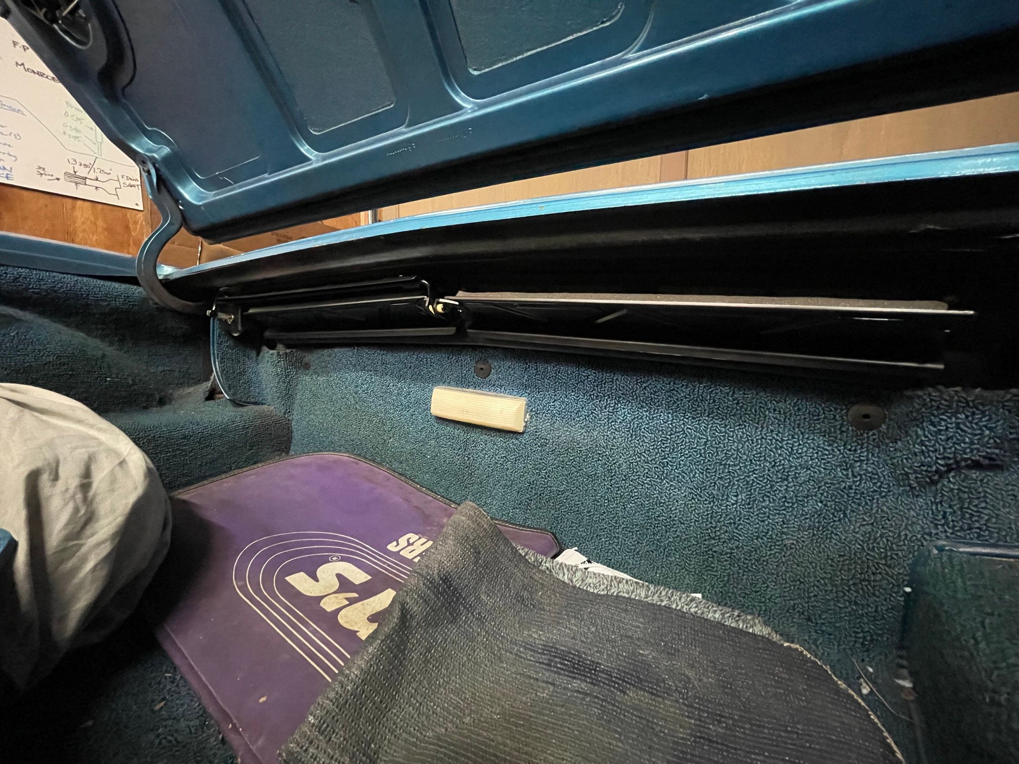 Zoom in, above the courtesy lamp, couldn�t make image smaller w/o exceeding file size limit