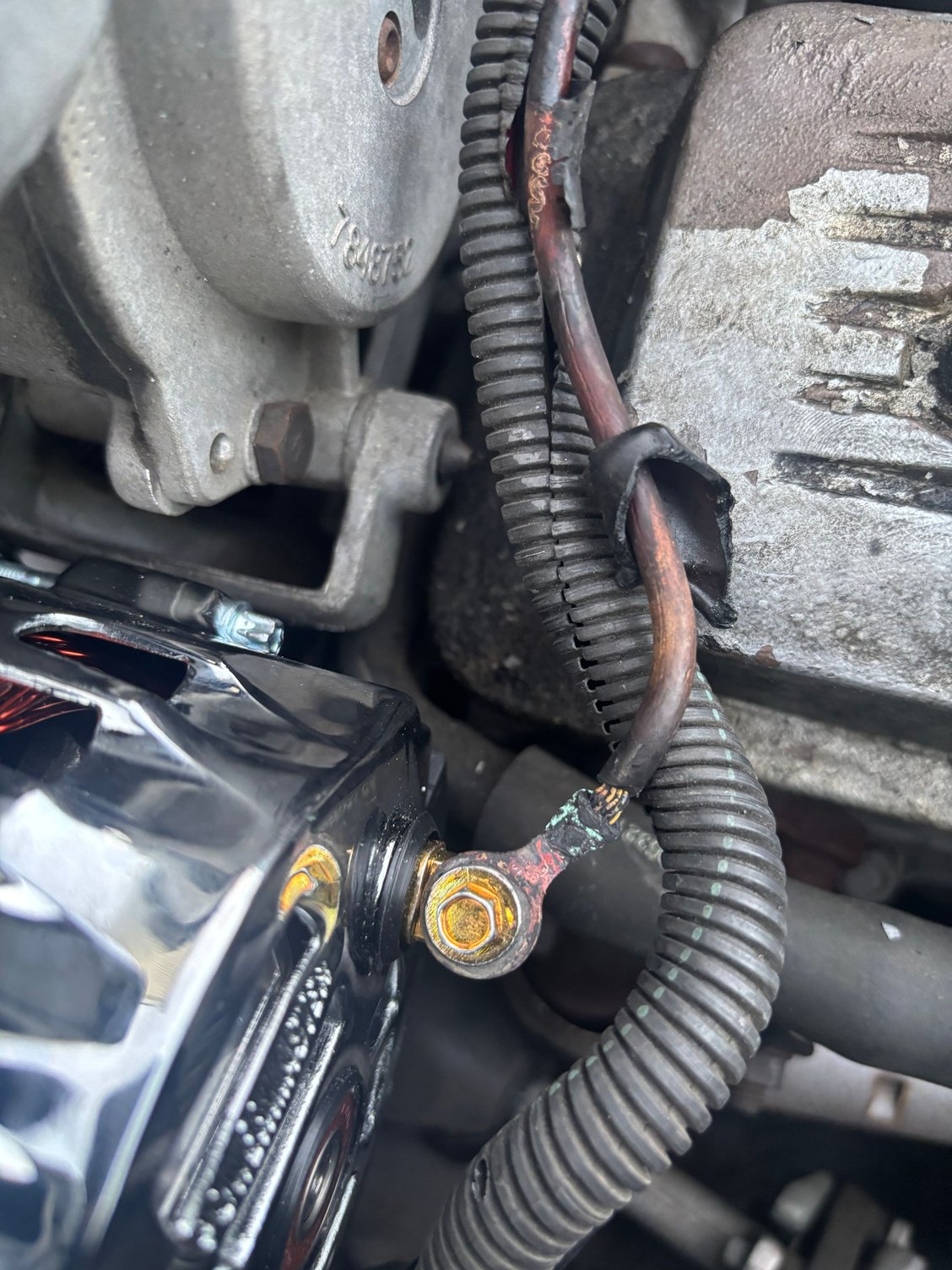 No charge situation on car, battery and alternator are well.. Could this alternator wire be causing the issue?