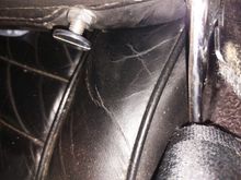 Adjustment screw on both sides