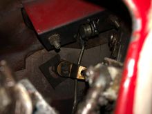 On the shaft there is a small clip that turns the arm when you insert and turn the key