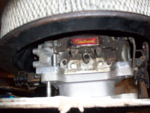 Edelbrock 600 AFB on spacer on bench. Everything barely clears but indexing nibs on front.