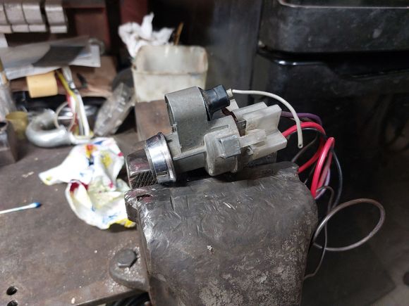 Switch with bulb holder / socket in place.