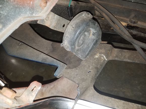 lower valance, no holes??