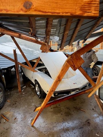 Shop collapse due to ice storm in Texas