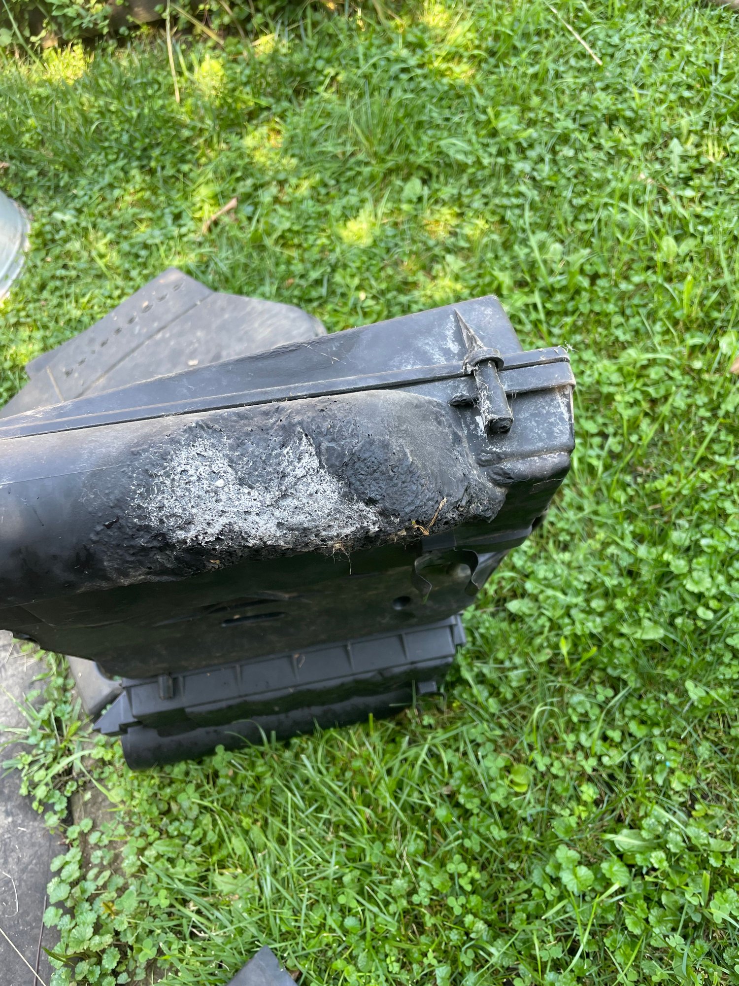 Engine - Intake/Fuel - Mercedes Benz engine cover - Used - All Years Chrysler Crossfire - Elk Grove Village, IL 60007, United States