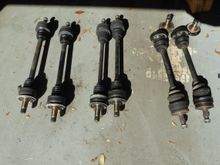 you can see the differance  the 04 uses stubs
the srt and limited us the skinny ones, srt are stronger  but the larger ones are much stronger.