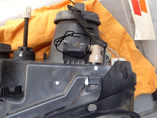 Lights - Headlights Buy one Get one free - Used - -1 to 2027  All Models - Indialantic, FL 32903, United States